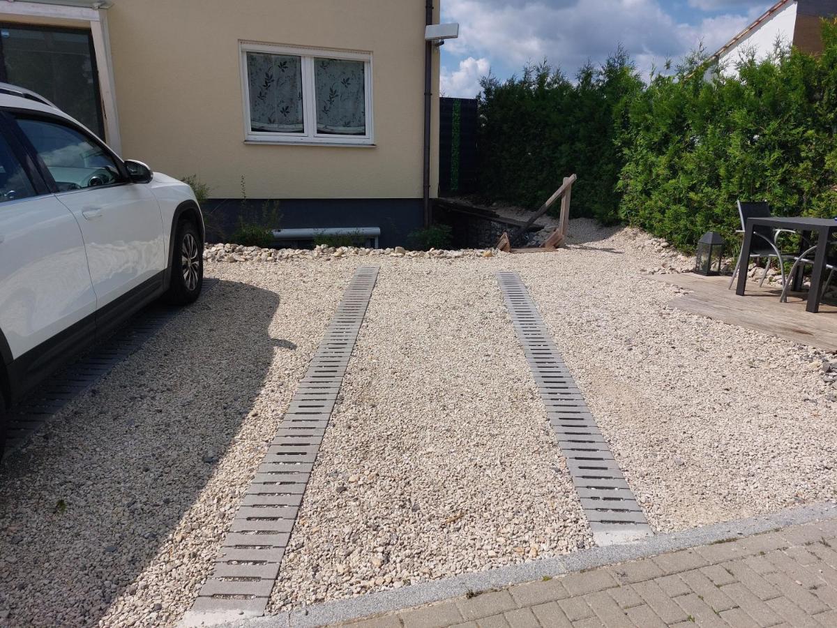 Modernes Souterrain Apartment Black Forest Mit Separatem Eingang Und Kfz-Stellplatz Bad Dürrheim Exteriör bild